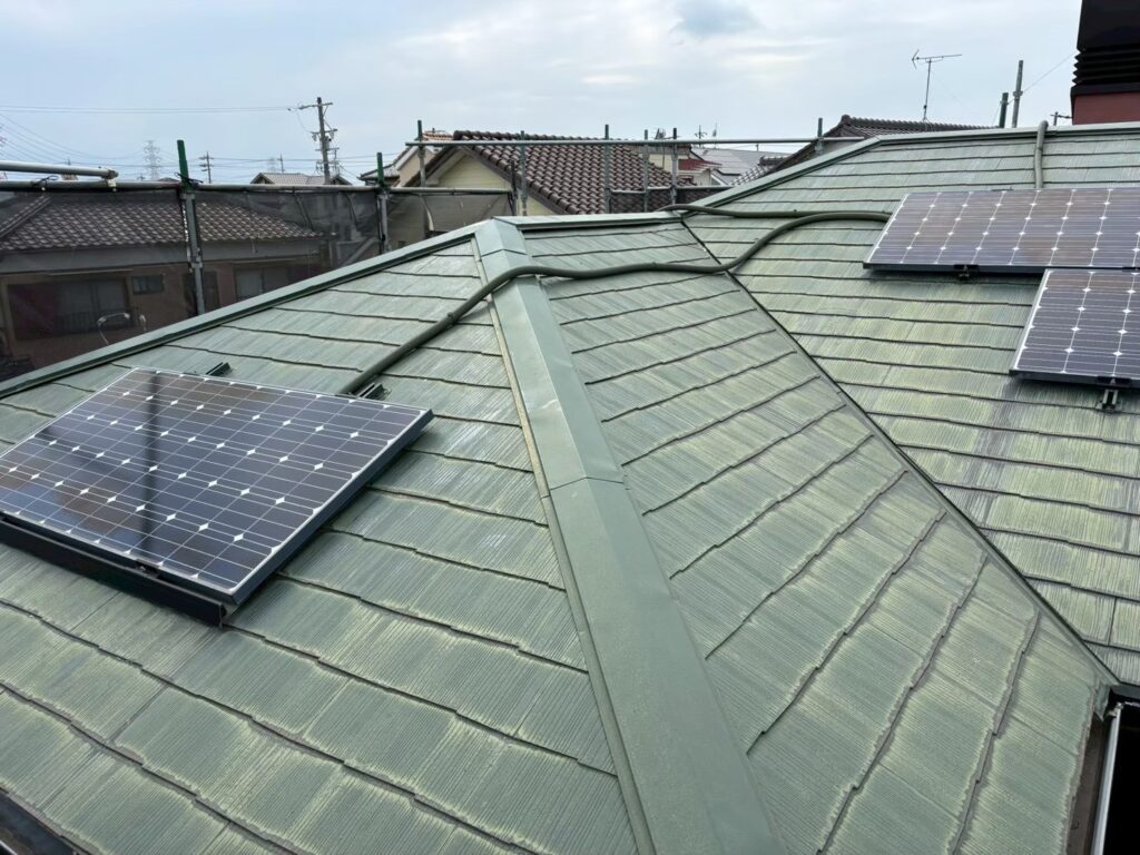 施工前：色あせたスレート屋根
